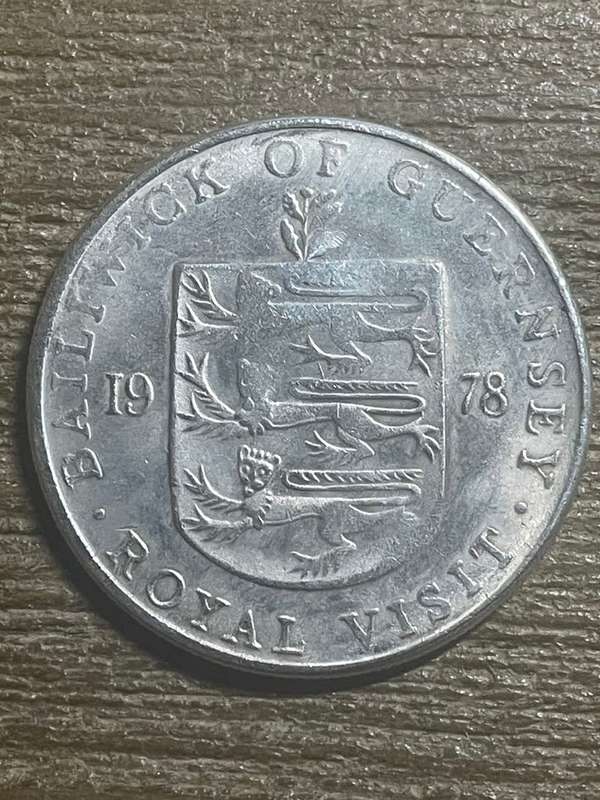 1978 *** Geurnsey royal visit *** Imitation Crown not silver