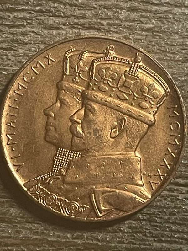 medal *** Commemorative Royal Medallion *** great condition