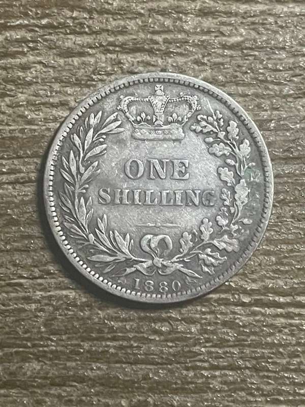 1880 *** British  Shilling *** Still has striking details