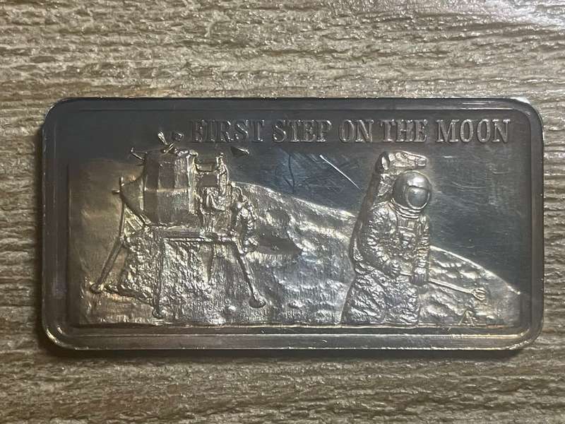 Silver 1 oz *** Landing on the moon *** 1976 Hamilton Mint do your research