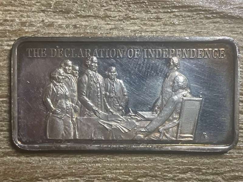 Silver 1 oz *** Declaration of Independence *** 1976 Hamilton Mint selling for appr R1800 on ebay