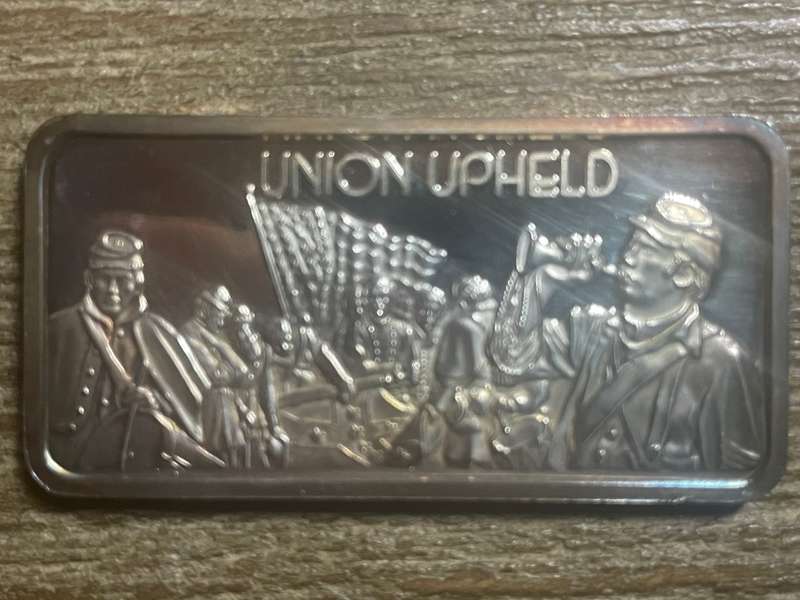 Silver 1 oz *** Union upheld *** 1976 Hamilton Mint selling for appr R1800 on ebay