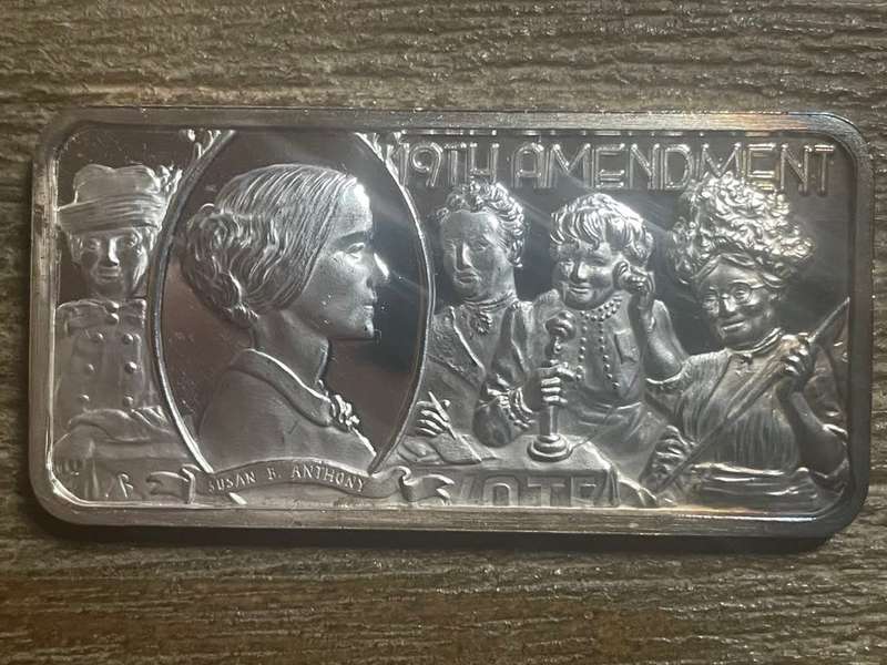 Silver 1 oz *** Social Breakthrough *** 1976 Hamilton Mint selling for appr R1800 on ebay