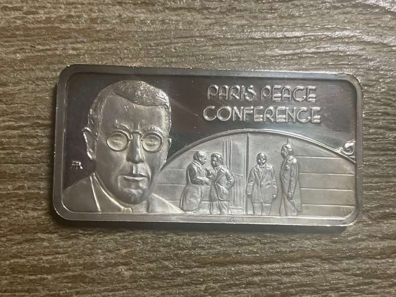 Silver 1 oz *** Paris Peace Conference *** 1976 Hamilton Mint selling for appr R1800 on ebay