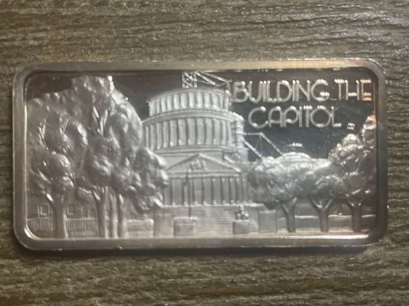 Silver 1 oz *** Brilding the capitla *** 1976 Hamilton Mint do your research