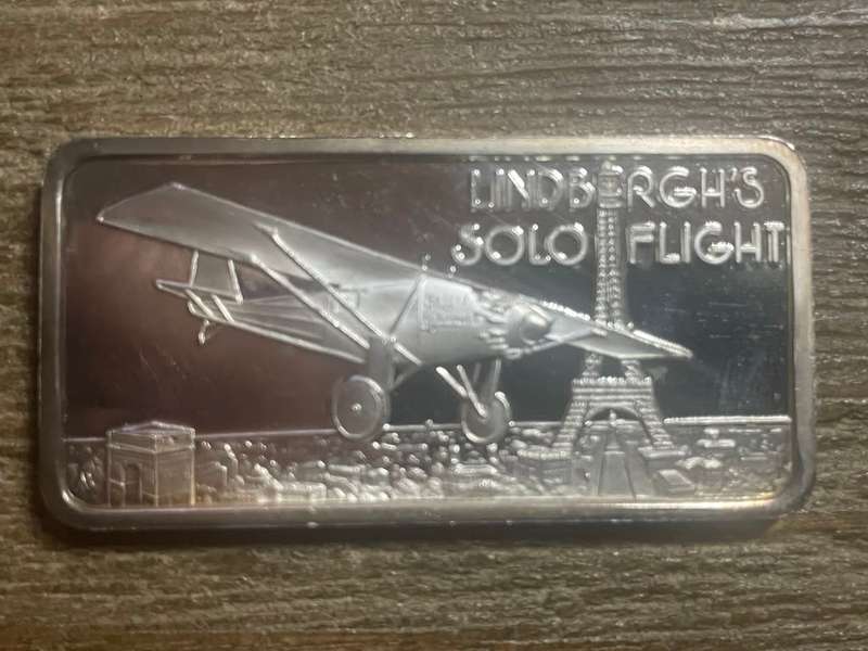 Silver 1 oz *** Linburghs solo Flight *** 1976 Hamilton Mint selling for appr R1800 on ebay