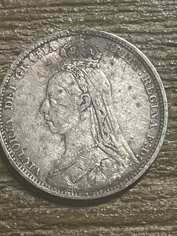 1889 *** Victoria Shilling *** Great to collect, keeps going up in price