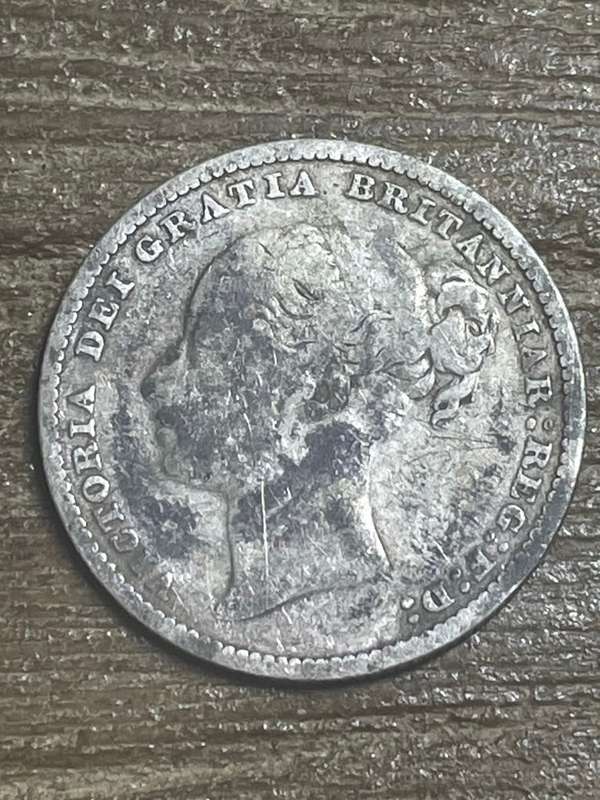 1883 *** British Shilling *** highly collectable