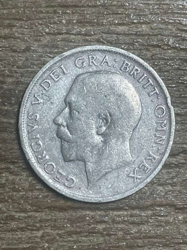 1917 *** British Shilling *** fine condition please view picture