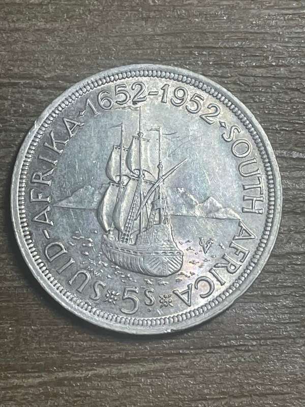 1952 *** 5 Shilling *** priced to sell *** great condition