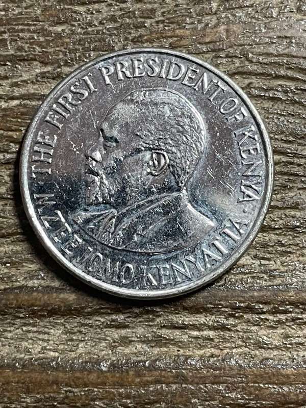 2010 *** Kenya 1 Shilling *** collect world coins