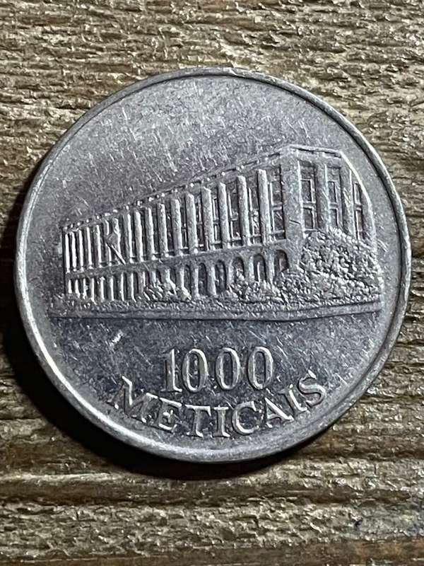 1994 *** Mocambique 1000 meticais *** Seldom offered
