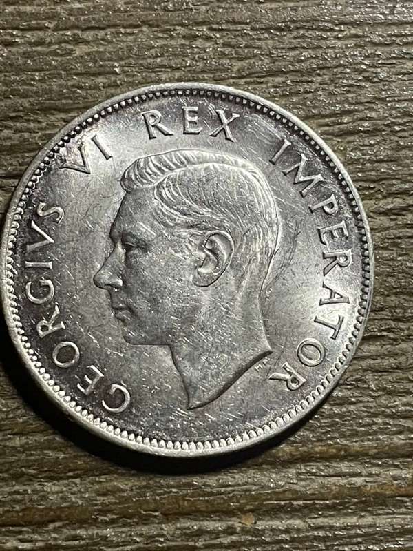 1942 *** 2 1/2 Shilling  *** AU+ excellent coin