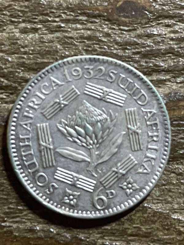 1932 *** 6P *** shows the 8 crowns