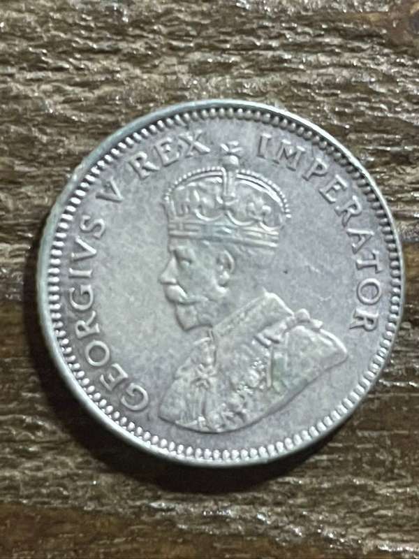 1932 *** 6P *** shows the 8 crowns