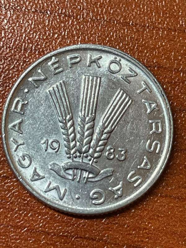 1983 *** Hungary Magyar 20 filler *** a/unc  please see pictures