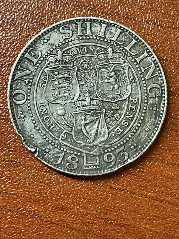 1895 *** Victorian Shilling *** Decent features but with rim damage