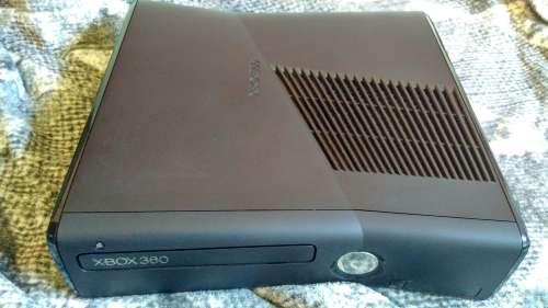 XBOX 360 SLIM CONSOLE