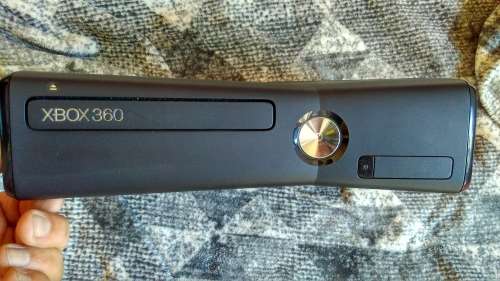 XBOX 360 SLIM CONSOLE