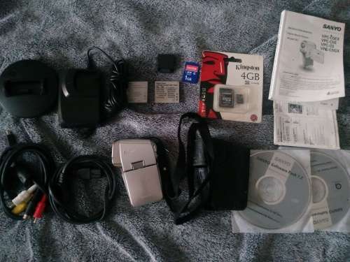 SANYO VPC -C5 MP4 CAMCORDER WITH 5PM STILL CAMERA