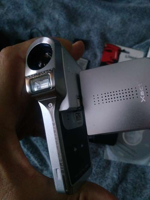 SANYO VPC -C5 MP4 CAMCORDER WITH 5PM STILL CAMERA