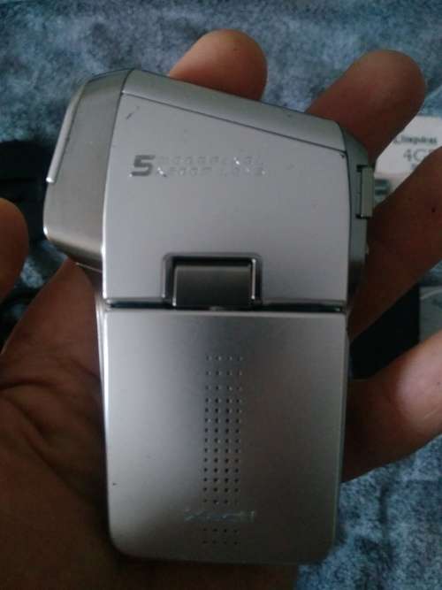 SANYO VPC -C5 MP4 CAMCORDER WITH 5PM STILL CAMERA