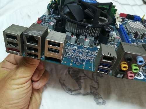 INTEL DP67BA MOTHERBOARD + GENUINE INTEL I7 2600 3.4GHZ CPU+ 2GB MEMORY BUNDLE