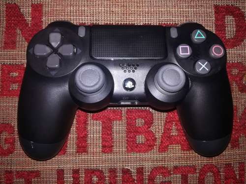 GENUINE PLAYSTATION 4 DUALSHOCK WIRELESS CONTROLLER (v2)-DEMO MODEL!