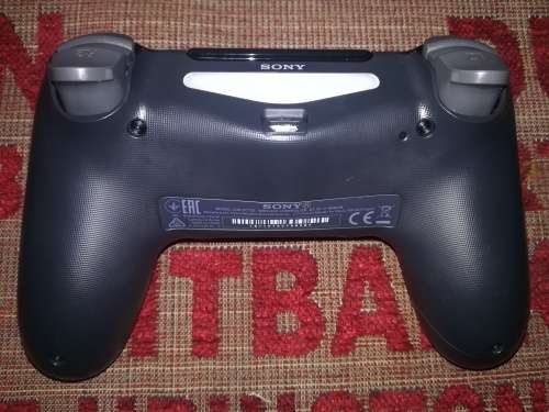GENUINE PLAYSTATION 4 DUALSHOCK WIRELESS CONTROLLER (v2)-DEMO MODEL!