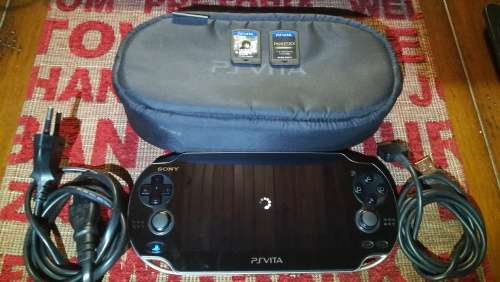 PS VITA 3G/WIFI (PCH-1104) WITH 2 GAMES + SONY POUCH