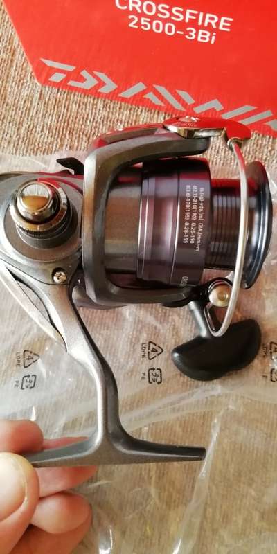 DAIWA CROSSFIRE 2500 3BI SPINNING/GRINDER REEL