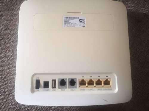HUAWEI E5186 LTE/4G WIRELESS ROUTER-NO AERIAL OR POWER SUPPLY!