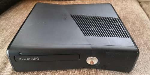 XBOX 360 SLIM CONSOLE