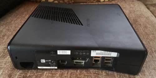 XBOX 360 SLIM CONSOLE