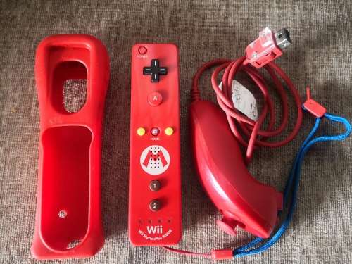 GENUINE NINTENDO WII CONTROLLER+ NUNCHUCK COMBO (LIMITED/MARIO EDITION)