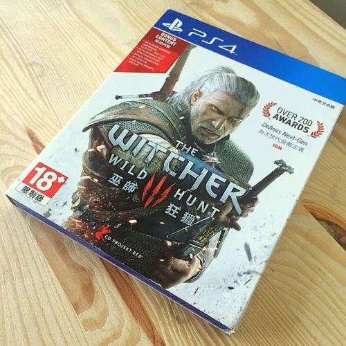 THE WITCHER 3: WILD HUNT PS4 GAME (BONUS CONTENT)