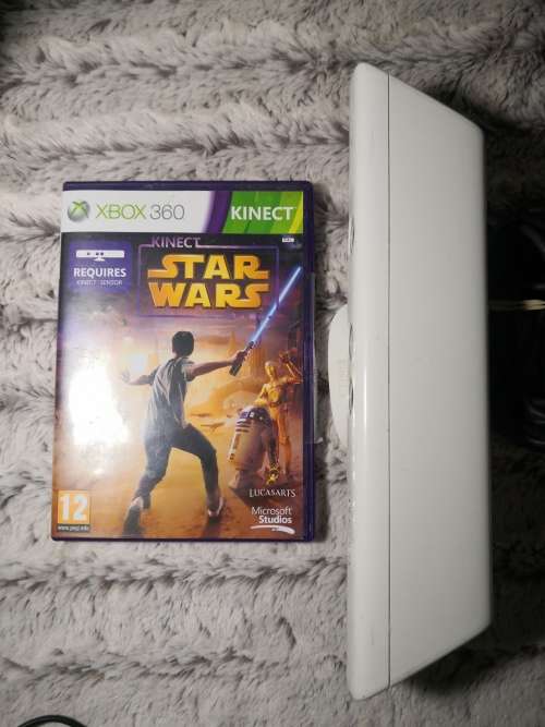 Limited Edition White Kinect Sensor + 1 game for Xbox 360