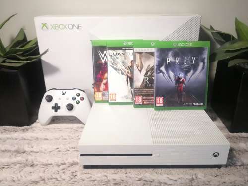 XBOX ONE S 1TB CONSOLE WITH 4 GAMES