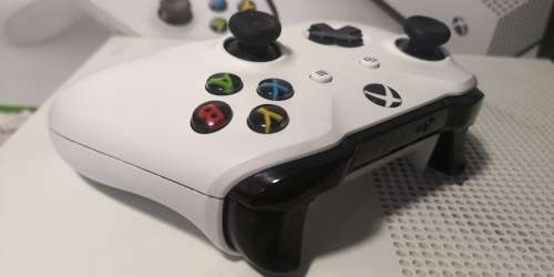 XBOX ONE S 1TB CONSOLE WITH 4 GAMES