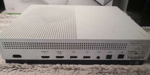 XBOX ONE S 1TB CONSOLE WITH 4 GAMES