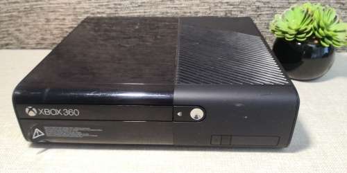 XBOX 360 E - SUPER SLIM CONSOLE (WITH MINECRAFT GAME LOADED!!!)
