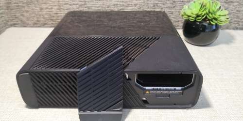 XBOX 360 E - SUPER SLIM CONSOLE (WITH MINECRAFT GAME LOADED!!!)