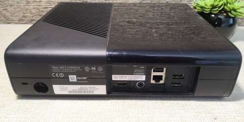 XBOX 360 E - SUPER SLIM CONSOLE (WITH MINECRAFT GAME LOADED!!!)
