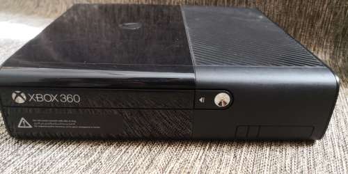 XBOX 360 E - SUPER SLIM CONSOLE