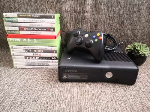 XBOX 360  CONSOLE WITH 15 GAMES