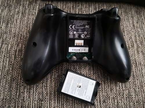 XBOX 360  CONSOLE WITH 15 GAMES