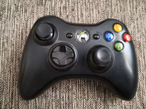 XBOX 360  CONSOLE WITH 15 GAMES