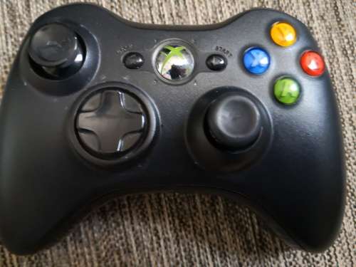 XBOX 360  CONSOLE WITH 15 GAMES