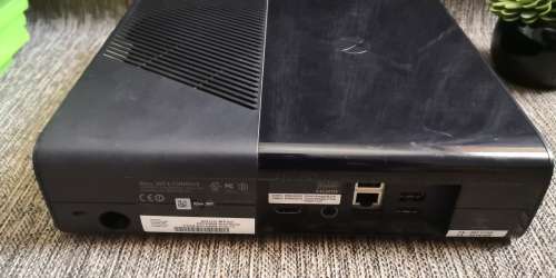 XBOX 360  CONSOLE WITH 15 GAMES