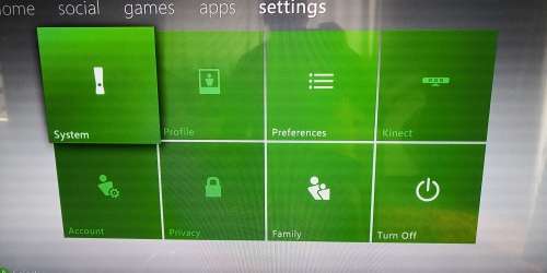 XBOX 360  CONSOLE WITH 2 CONTROLLERS AND 10 GAMES
